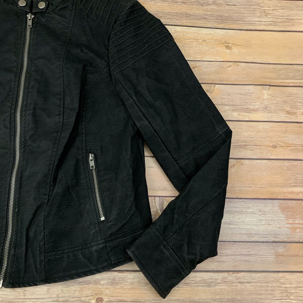 Torrid black faux suede zip up biker moto jacket - Picture 3 of 12